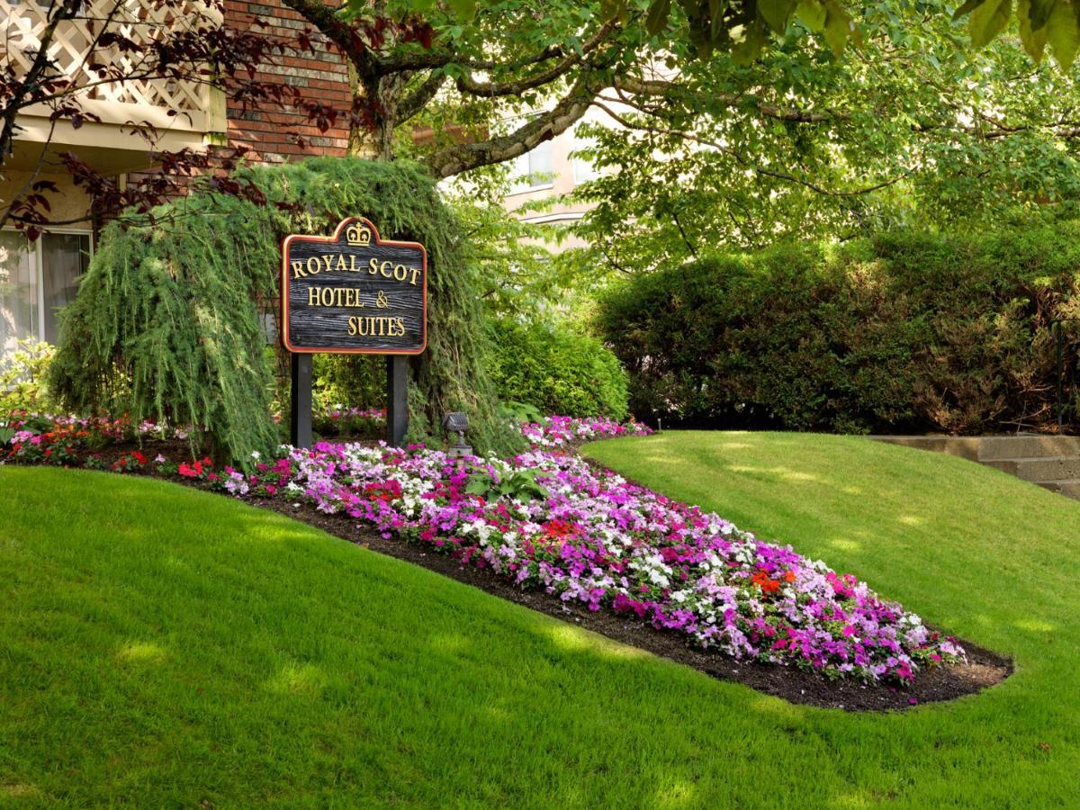 Royal Scot Hotel & Suites Victoria Exteriör bild