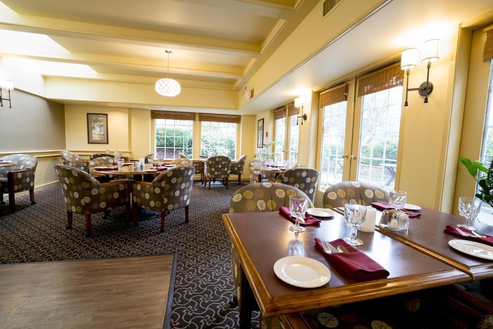 Royal Scot Hotel & Suites Victoria Exteriör bild
