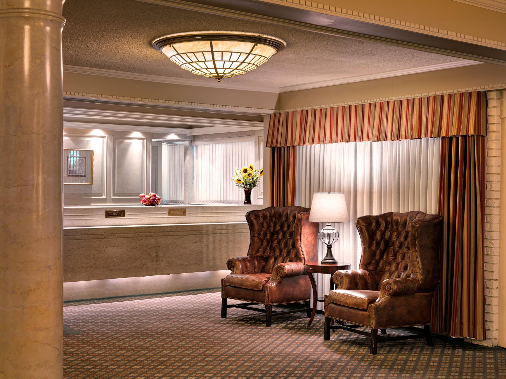 Royal Scot Hotel & Suites Victoria Exteriör bild