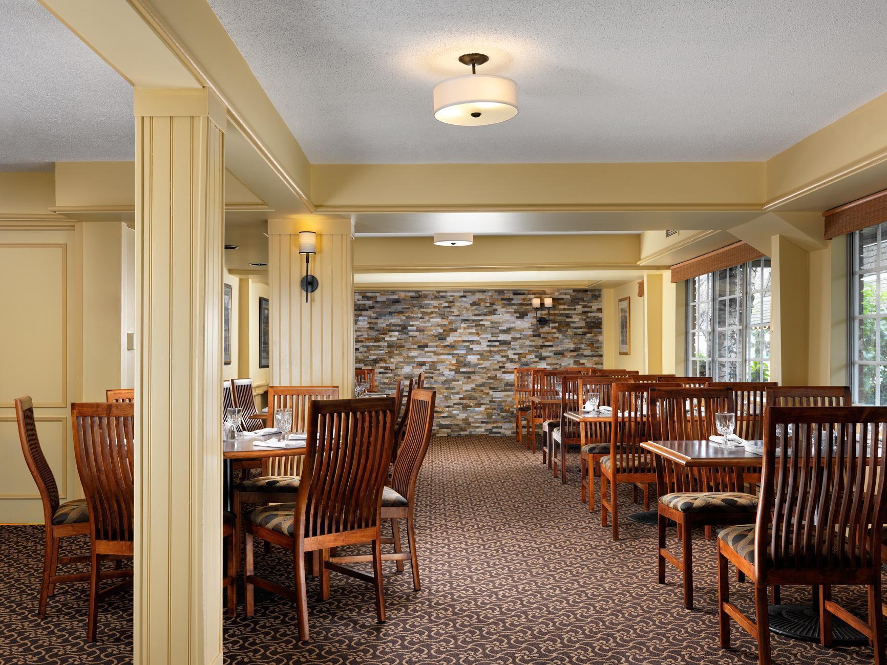 Royal Scot Hotel & Suites Victoria Exteriör bild
