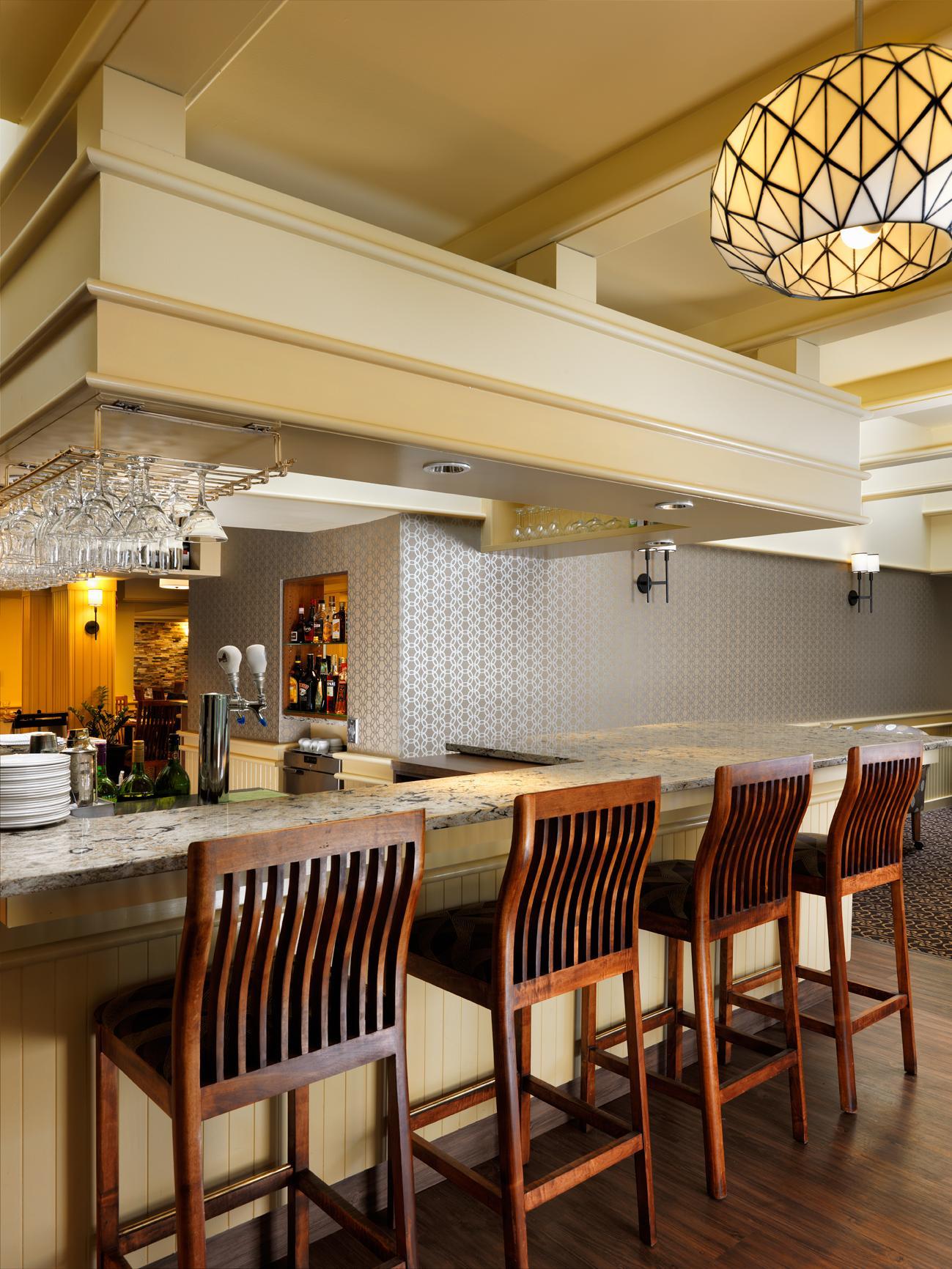 Royal Scot Hotel & Suites Victoria Exteriör bild