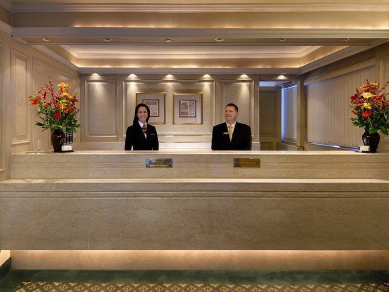 Royal Scot Hotel & Suites Victoria Exteriör bild