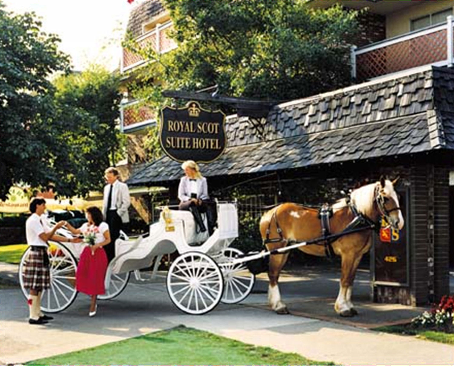 Royal Scot Hotel & Suites Victoria Exteriör bild