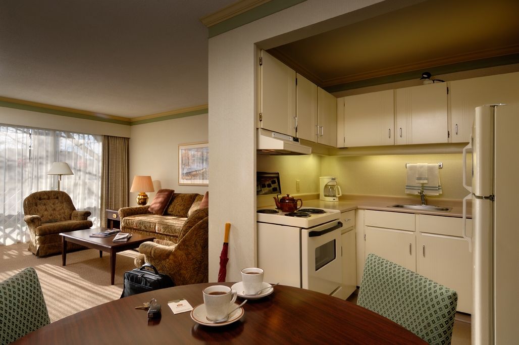 Royal Scot Hotel & Suites Victoria Exteriör bild