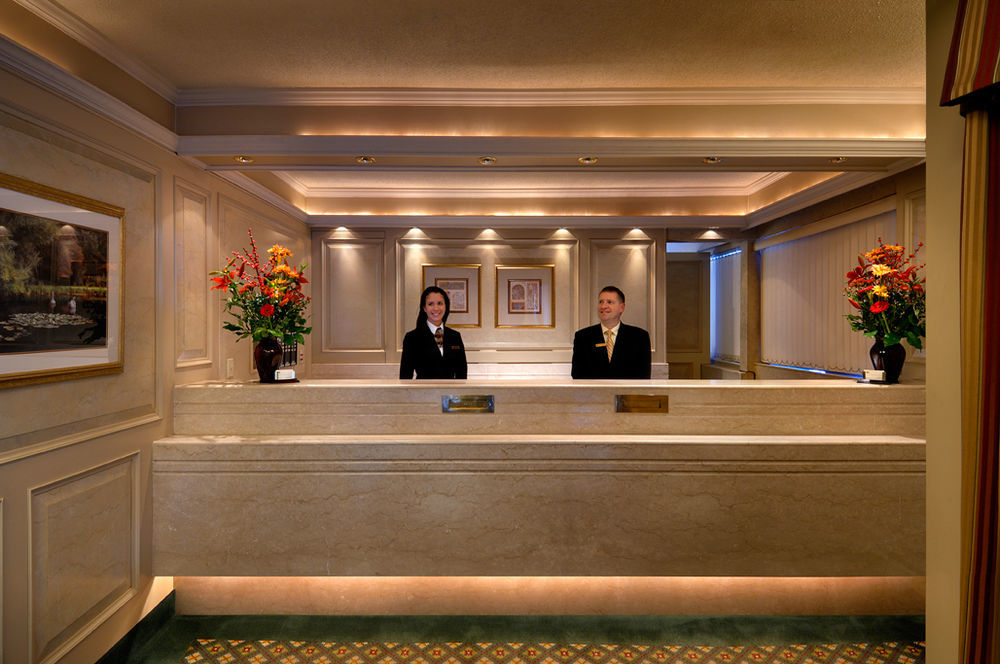 Royal Scot Hotel & Suites Victoria Exteriör bild