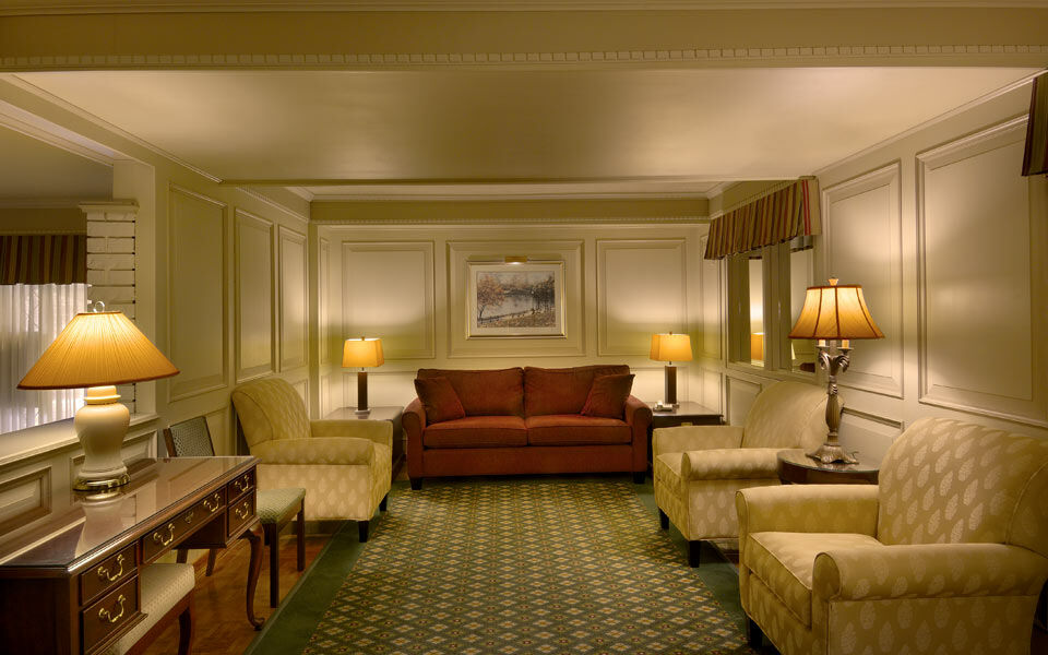 Royal Scot Hotel & Suites Victoria Exteriör bild